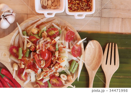 Spicy papaya salad is delicious ,thai food. Spicy papaya salad is delicious ,thai food. 34471998