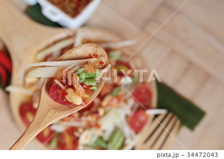 Spicy papaya salad is delicious ,thai food. Spicy papaya salad is delicious ,thai food. 34472043