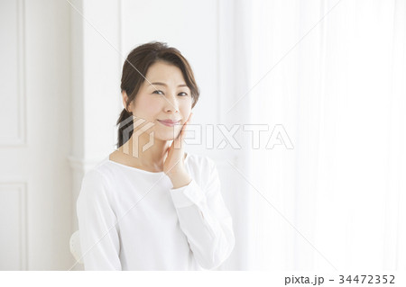 ミドル女性 ミドル女性 34472352