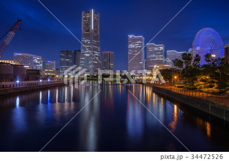 【横浜夜景】みなとみらい　万国橋　ランドマークタワー 34472526