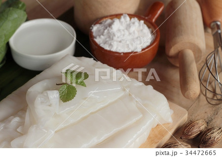 Making rice noodle flat on wood background. 34472665