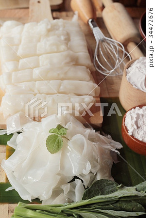 Making rice noodle flat on wood background. 34472676