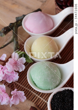 Daifuku Mochi Japanese dessert and hot tea. Daifuku Mochi Japanese dessert and hot tea. 34472806