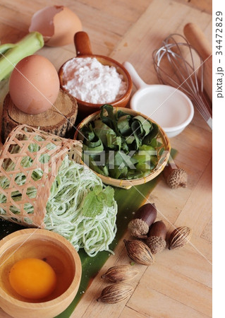 Making jade noodle made of vegetable and egg. Making jade noodle made of vegetable and egg. 34472829