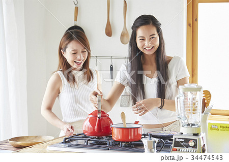 ホームパーティの準備 ホームパーティの準備 34474543