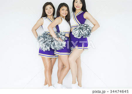 ポーズを決めるチアリーダー 34474645