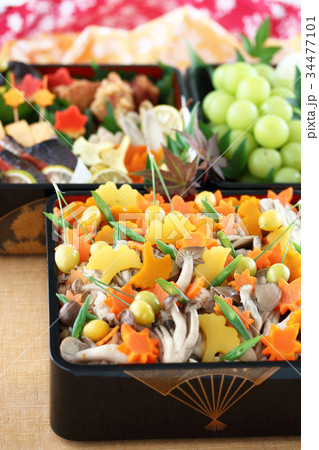 秋の行楽弁当　きのこご飯　吹き寄せ 34477101