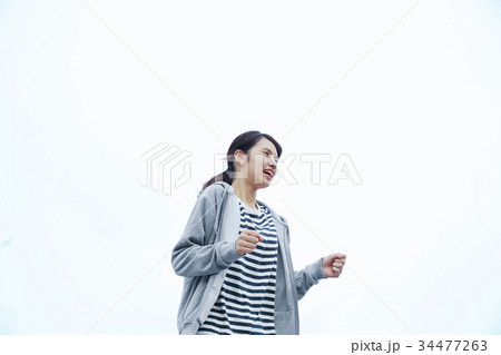 叫んでいる女性 叫んでいる女性 34477263