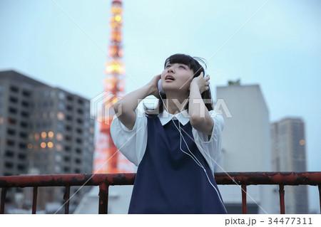 東京タワーと女性 34477311