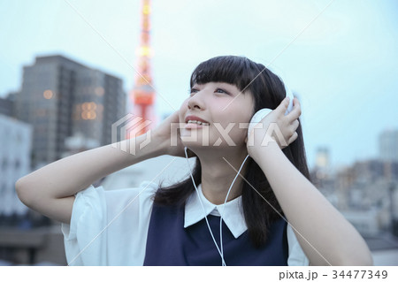 東京タワーと女性 34477349