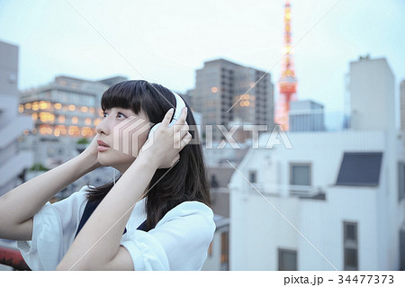 東京タワーと女性 34477373