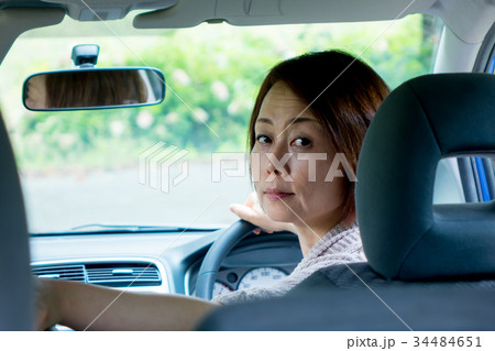 運転するミドル女性 運転するミドル女性 34484651