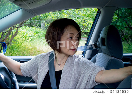 運転するミドル女性　 34484656