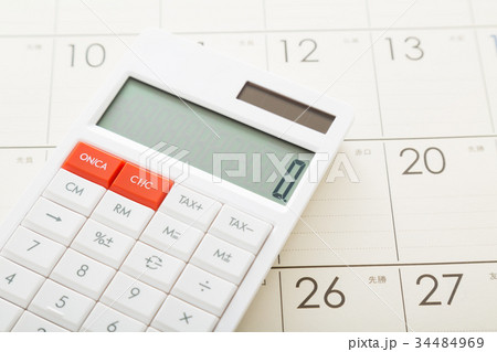 電卓とカレンダー 34484969