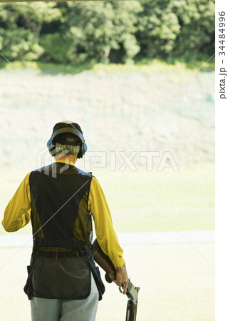 射撃場　後ろ姿 34484996