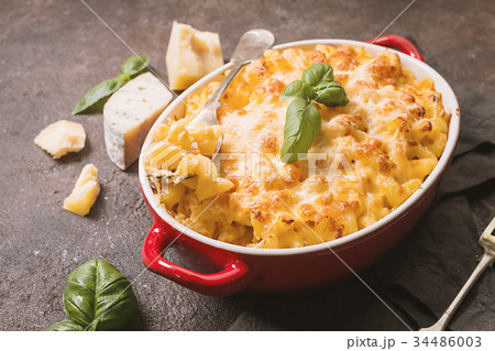 Mac and cheese, american style pasta 34486003