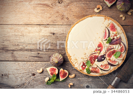 Delicious Tart with fresh figs Delicious Tart with fresh figs 34486053