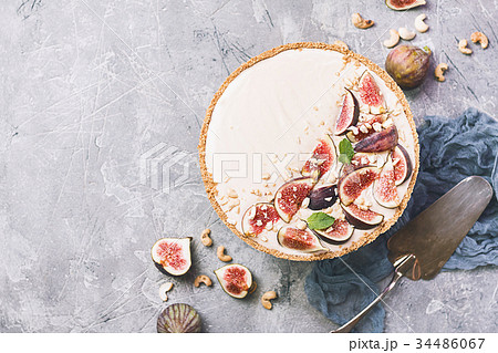 Delicious Tart with fresh figs 34486067
