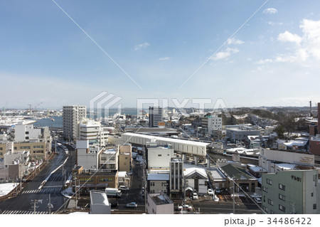 塩竈市の街並み景観と仙石線を空撮 塩竈市の街並み景観と仙石線を空撮 34486422