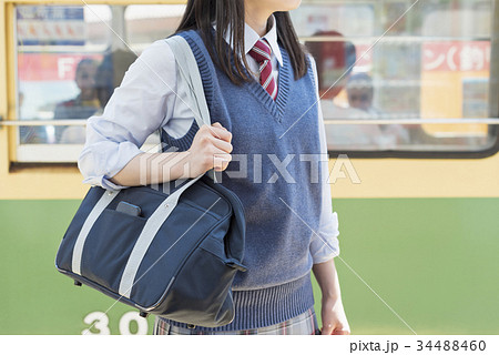 女子高生 通学 電車 女子高生 通学 電車 34488460