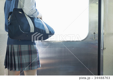 女子高生　通学　電車 34488763