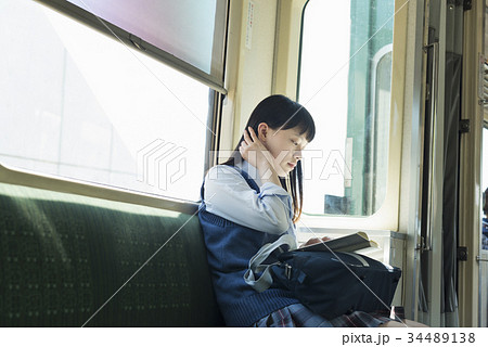 女子高生 通学 電車 女子高生 通学 電車 34489138