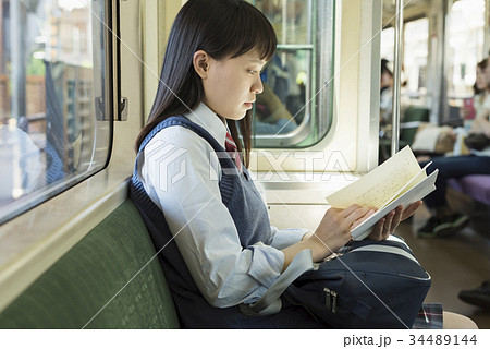女子高生 通学 電車 女子高生 通学 電車 34489144