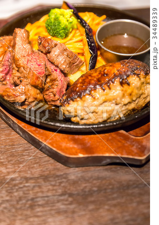 Hamburg and beef steak 34489339