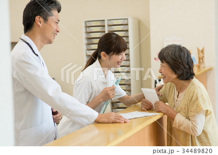 薬剤師 病院 医師 患者 受付 医療 イメージ 34489820