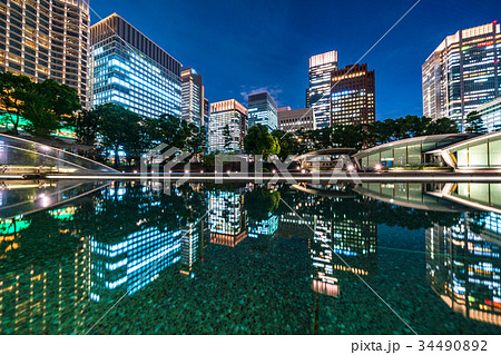 《東京都》丸の内・和田倉噴水公園の夜景 34490892