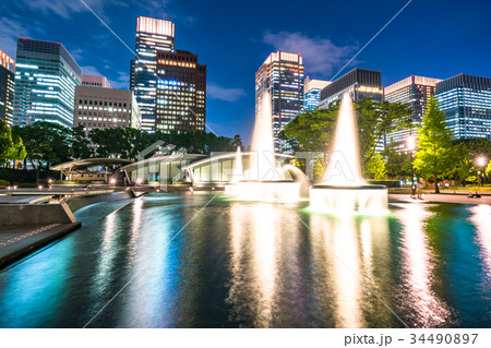《東京都》丸の内・和田倉噴水公園の夜景 《東京都》丸の内・和田倉噴水公園の夜景 34490897