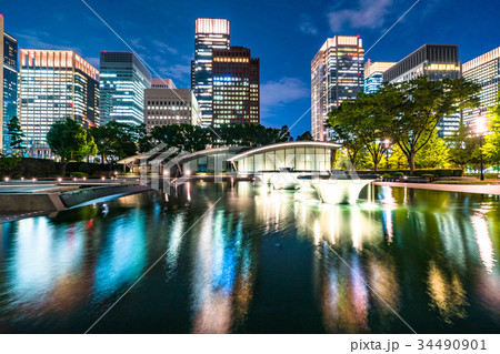 《東京都》丸の内・和田倉噴水公園の夜景 34490901