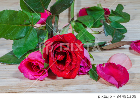 pink roses and red rose flowers in the table pink roses and red rose flowers in the table 34491309