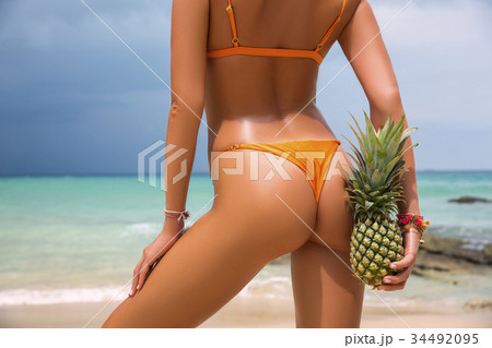 Sporty back of a beautiful woman in bikini 34492095
