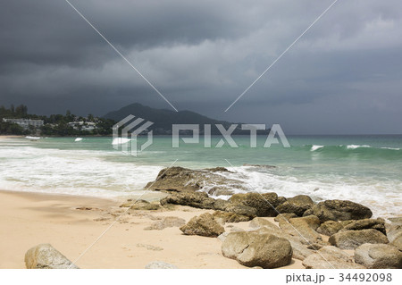 Sea, sand and clouds in clear weather 34492098