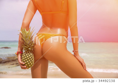 Sporty back of a beautiful woman in bikini 34492138