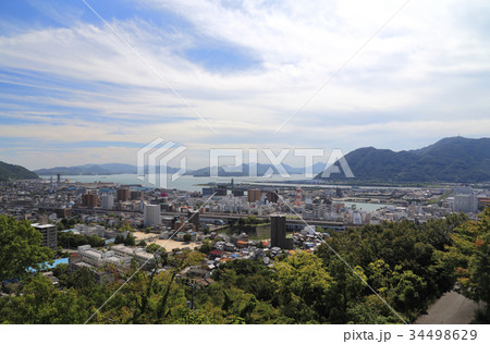 市役所から糸崎までの三原市中心部（三原駅、三原城天守台、三原港、瀬戸内海） 34498629