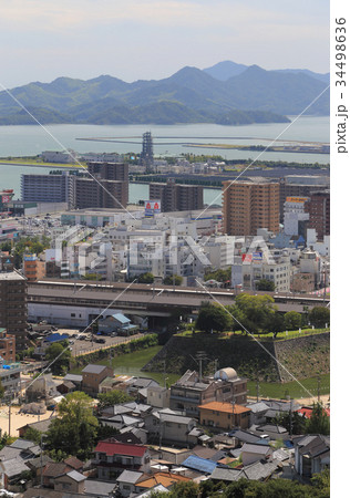三原市中心部(三原城天守台、三原駅、瀬戸内海) 三原市中心部(三原城天守台、三原駅、瀬戸内海) 34498636