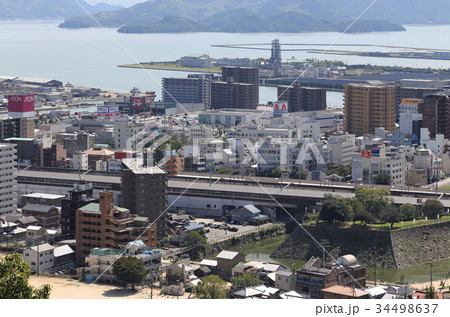 三原市中心部（三原城天守台、三原駅、瀬戸内海） 34498637