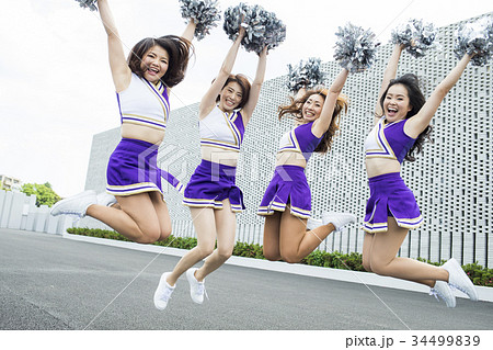 チアリーディング ジャンプの写真素材
