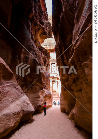 El Khasneh seen from the Canyon al-Siq, Petra El Khasneh seen from the Canyon al-Siq, Petra 34500691