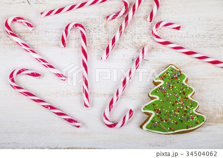 Gingerbread and candy canes  34504062