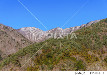 冬の御坂山地の稜線 34506184
