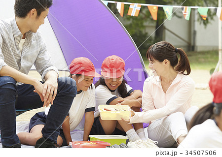 運動会のお昼ごはん 34507506