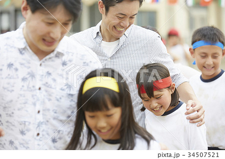 運動会 親と二人三脚 運動会 親と二人三脚 34507521