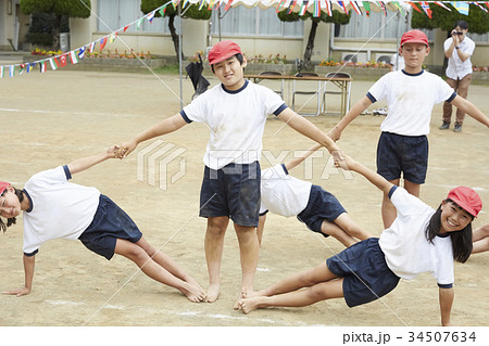 組み体操をする小学生 34507634
