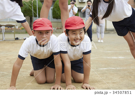 組み体操をする小学生 組み体操をする小学生 34507851