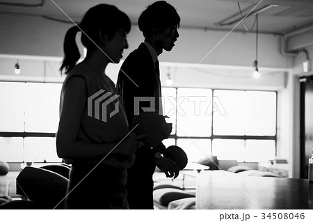 卓球をするカップル 34508046