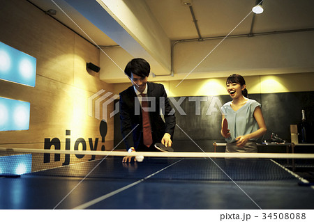卓球をするカップル 34508088