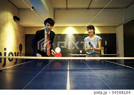 卓球をするカップル 34508104